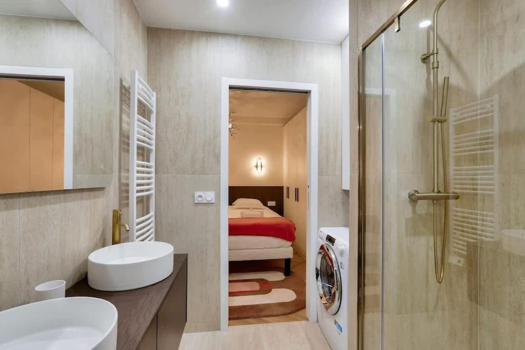 Sublime Duplex Avec Salle De Cinema Apartment Paris
